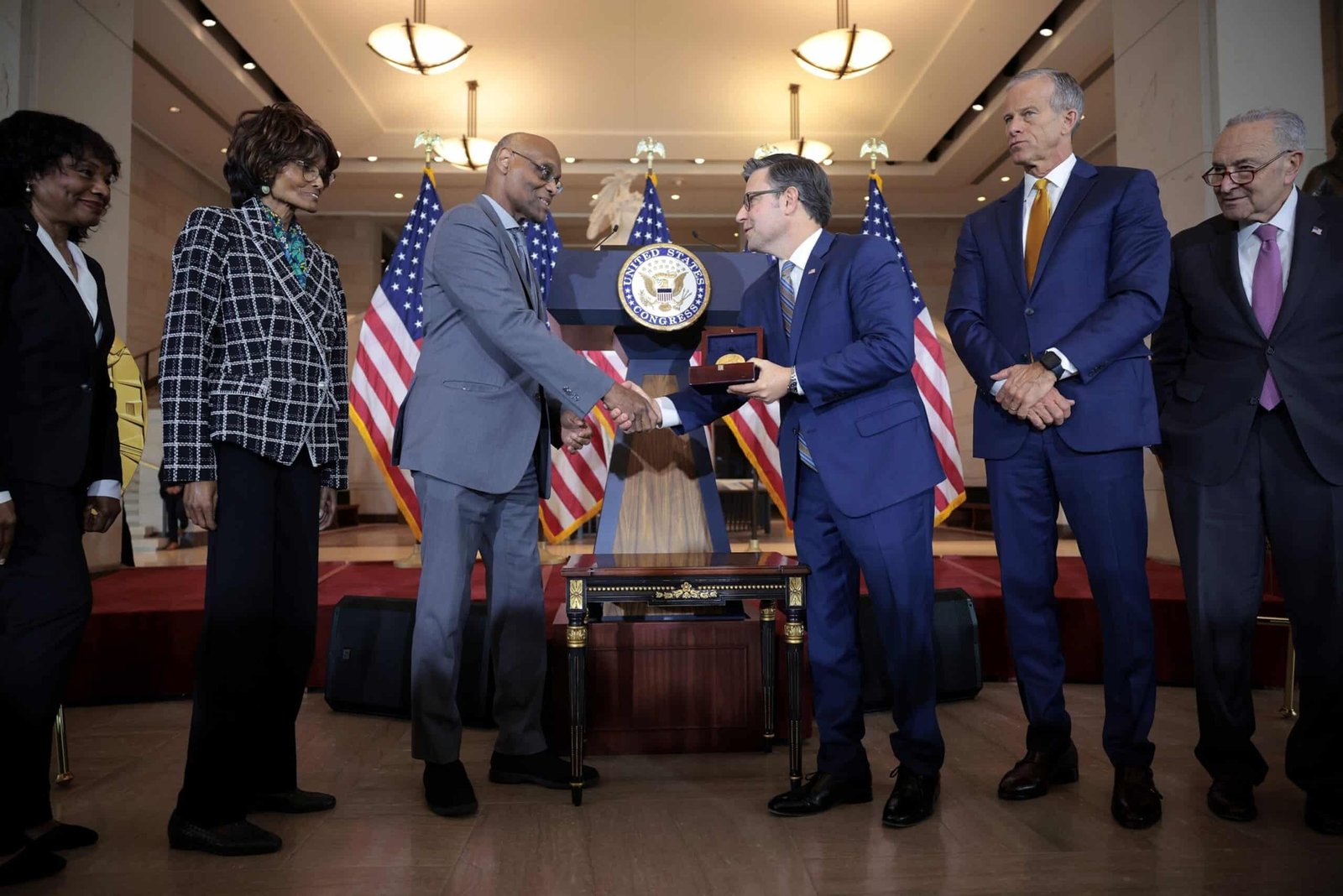 Only the Unit of the Second Black World War receives the Gold Medal of Congress