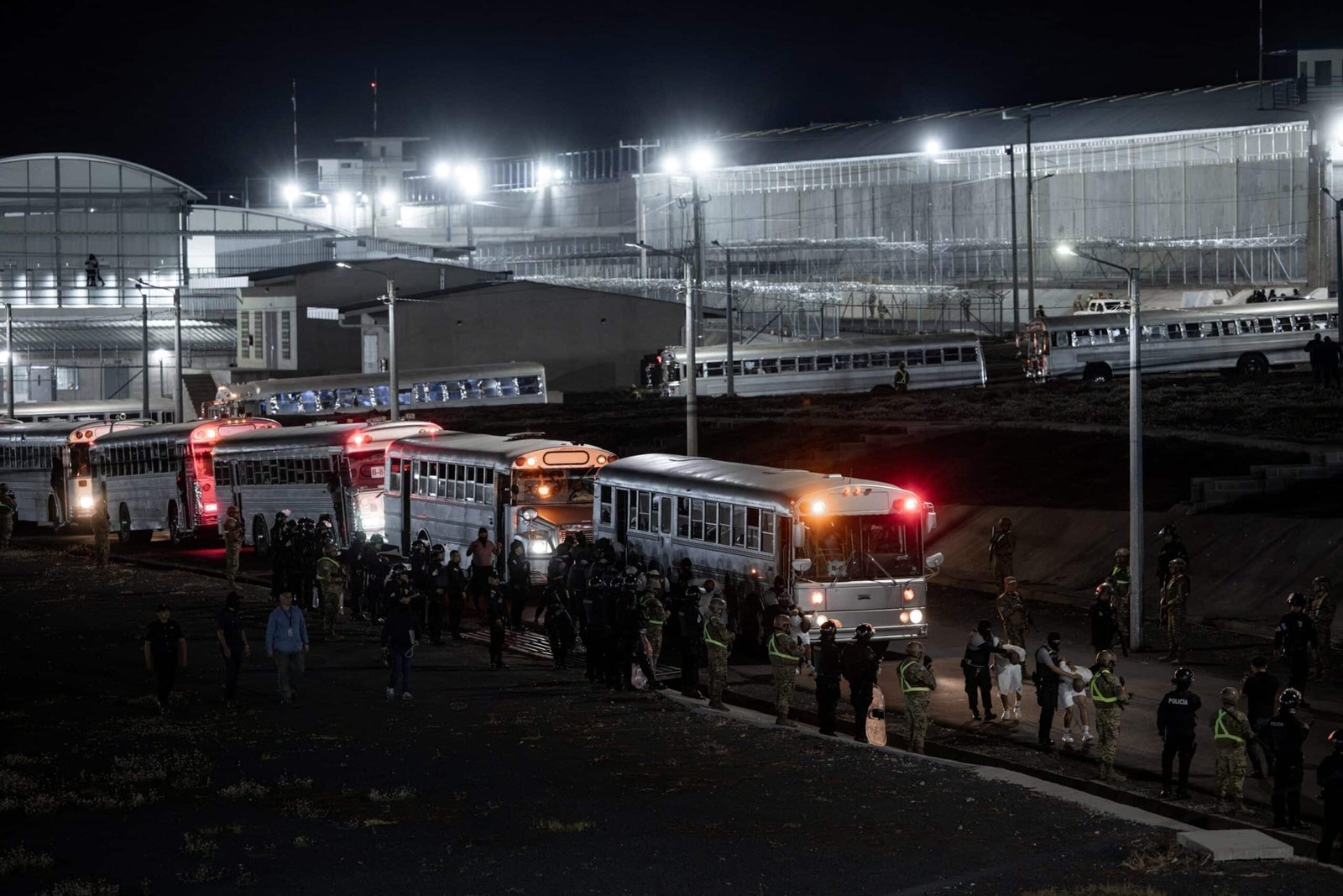 Venezuelan migrants deported El Salvador despite the order of elimination of third countries